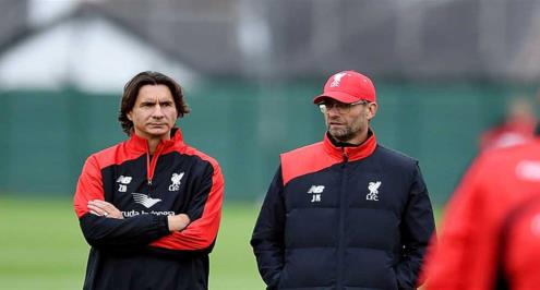 كلوب يفقد "عقله".. استقالة مساعده في ليفربول قبل يومين من مواجهة روما